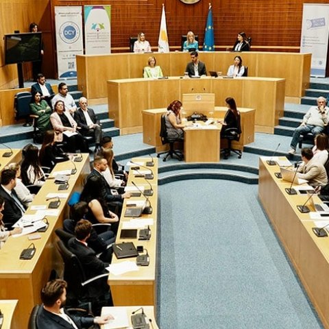 Πολλαπλές συντάξεις, εξοικονόμηση νερού, νόμος για τις συγκεντρώσεις στην ατζέντα της Ολομέλειας της Βουλής