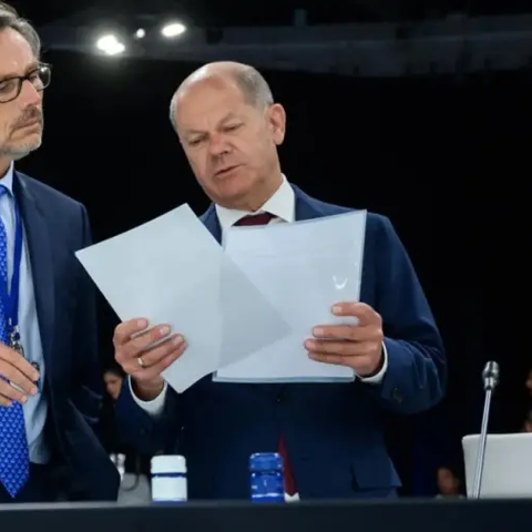 Αντιδράσεις στη Γερμανία για τον διορισμό συνεργάτη του Σολτς στη θέση του υφυπουργού Άμυνας