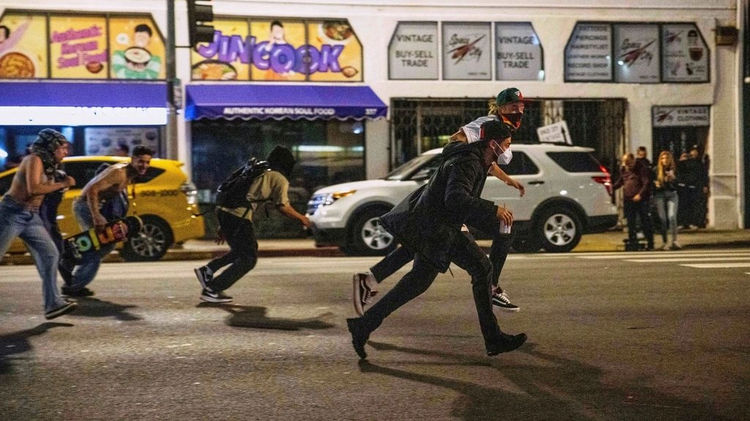 λος