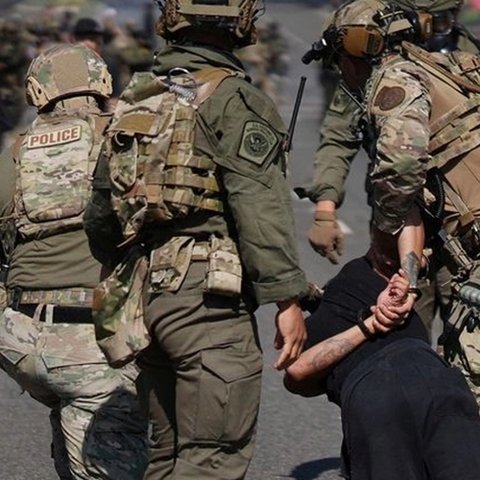 «Μπαρούτι» μυρίζει στο Λος Άντζελες-Έφθασαν τα πρώτα στρατεύματα της Εθνοφρουράς