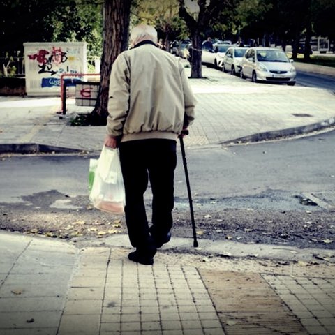 Σοκ στην Ελλάδα-Νεαρός έστειλε στην Εντατική τον 78χρονο παππού του μετά από λογομαχία