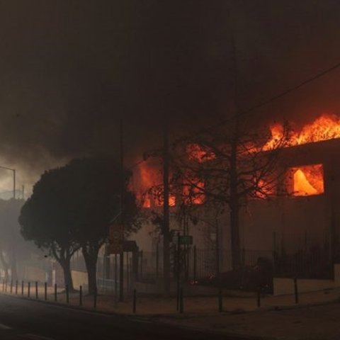 Δεύτερη νύχτα κόλασης στην Αττική-Δύσκολη η μάχη με τις αναζωπυρώσεις