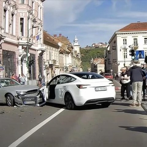 ΒΙΝΤΕΟ: Tesla έπεσε σε διερχόμενο όχημα στη Ρουμανία για να σώσει πεζό