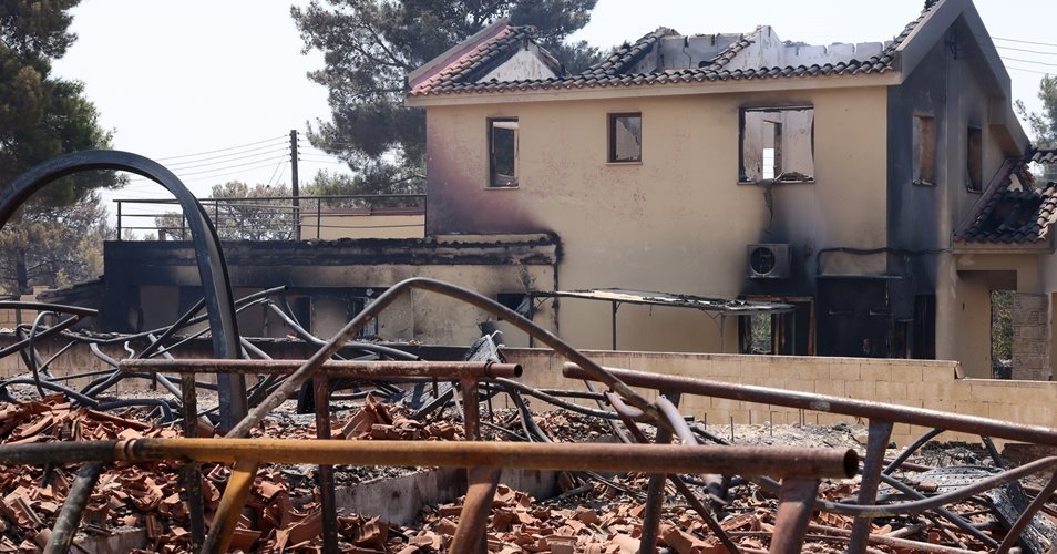 Διάφοροι φορείς με το δικό τους τρόπο συνεισφέρουν στο δράμα των πληγέντων από την φονική πυρκαγιά Διάφοροι φορείς με το δικό τους τρόπο συνεισφέρουν στο δράμα των πληγέντων από την φονική πυρκαγιά