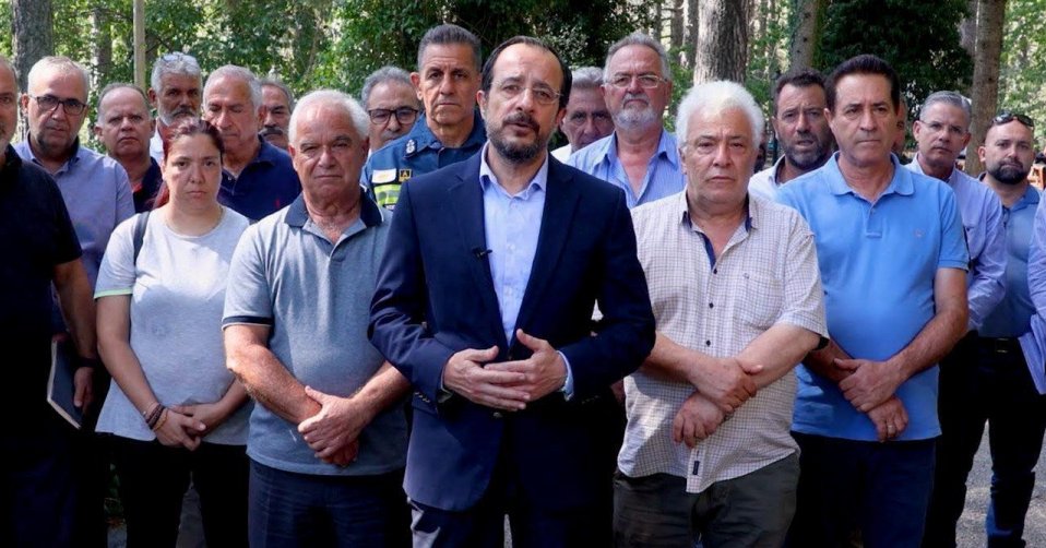 Άκουσε τα παράπονα και υποσχέθηκε νέες συσκέψεις ο Πρόεδρος-Έδειξαν καθυστέρηση στα πτητικά μέσα οι κοινοτάρχες Άκουσε τα παράπονα και υποσχέθηκε νέες συσκέψεις ο Πρόεδρος-Έδειξαν καθυστέρηση στα πτητικά μέσα οι κοινοτάρχες