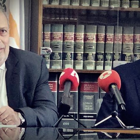 Η καλύτερη άμυνα δεν είναι η επίθεση σε αυτή την περίπτωση... Η προστασία του θεσμού το μεγαλύτερο διακύβευμα