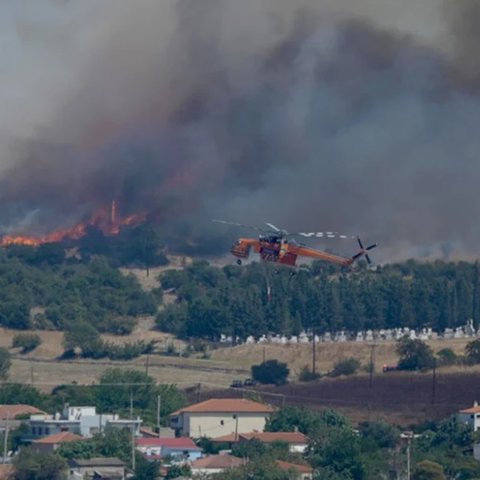 Μάχη με τις αναζωπυρώσεις στην Αλεξανδρούπολη-Αποστέλλει αεροσκάφη η Κύπρος