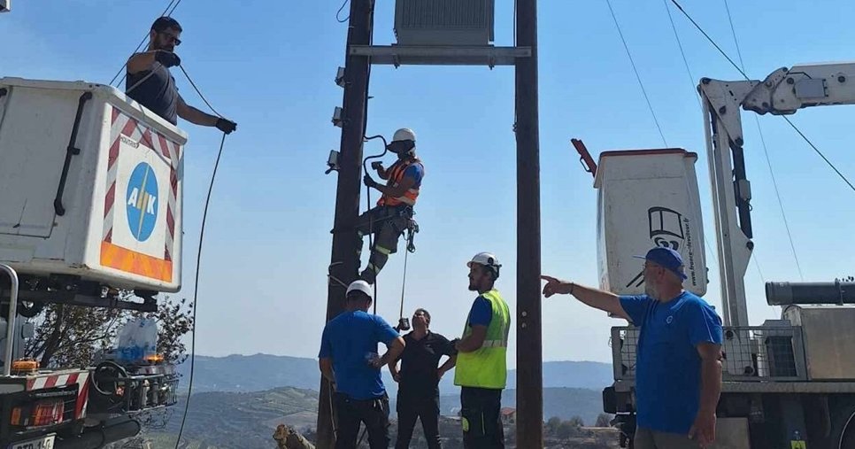 Αποκατάσταση ρεύματος σε επτά πυρόπληκτες κοινότητες-Αντικαταστάθηκαν 58 πάσαλοι από την ΑΗΚ