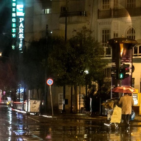 ΒΙΝΤΕΟ: Κύμα κακοκαιρίας στην Ελλάδα με ισχυρές βροχοπτώσεις-Έπεσαν δέντρα