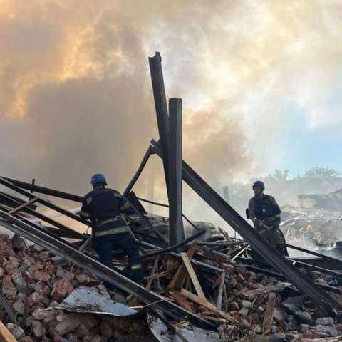 Τουλάχιστον τέσσερις νεκροί από ρωσικούς βομβαρδισμούς σε χωριά της Ουκρανίας