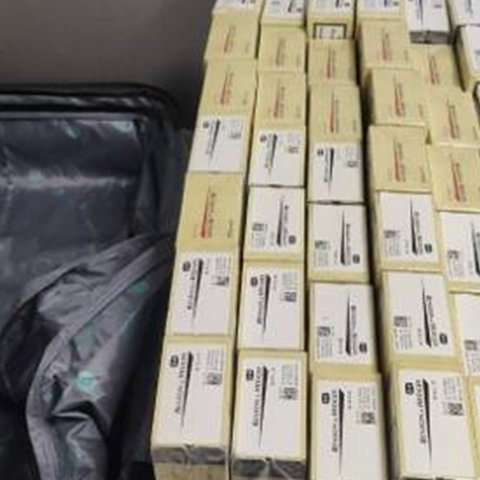 Επιχείρησαν να ταξιδέψουν για το Ην. Βασίλειο με φορτωμένες τσάντες με καπνικά και κατέληξαν στο κελί