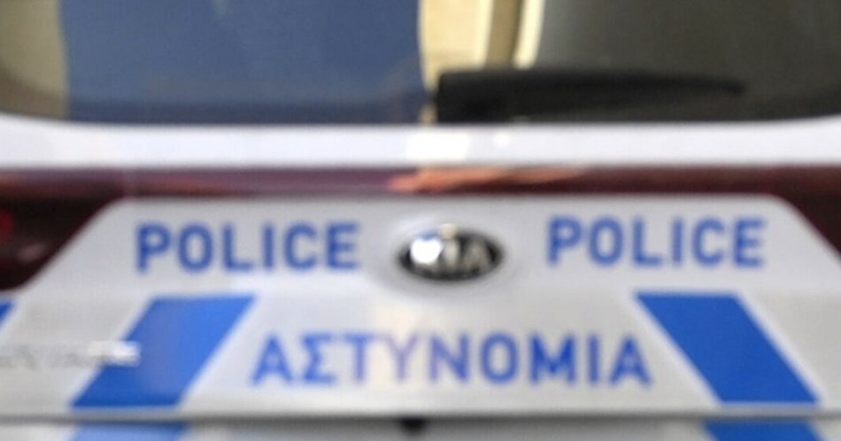 Απείλησε δύο πρόσωπα με πιστόλι που περνούσαν έξω από την οικία του