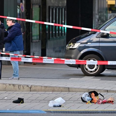 Ψάχνουν το κίνητρο του οδηγού που έπεσε με το όχημά του σε πλήθος οι Αρχές στη Γερμανία