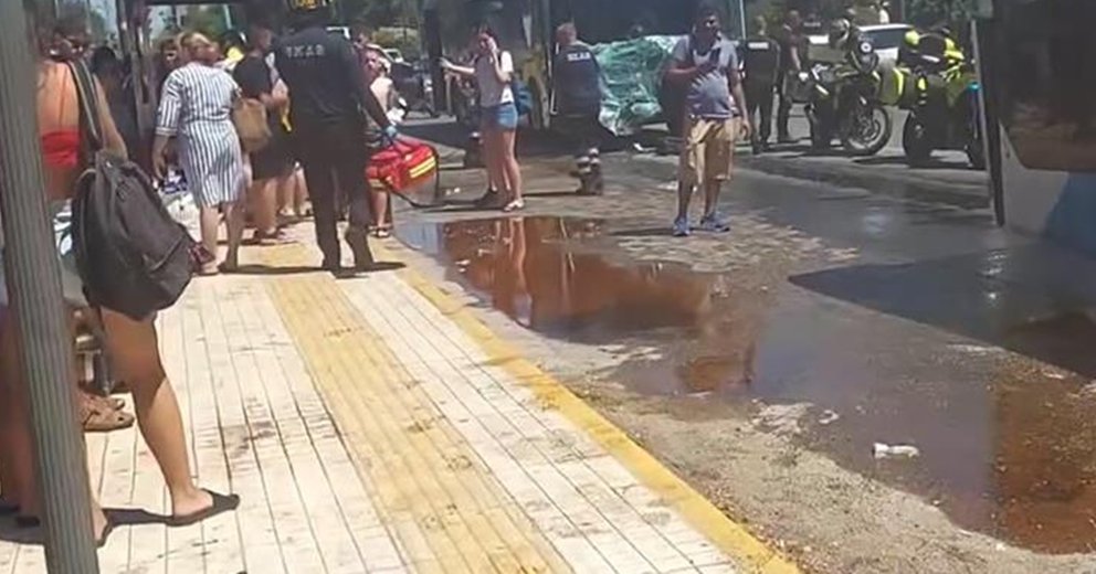 ΒΙΝΤΕΟ: Συγκρούστηκαν δύο λεωφορεία στη Βούλα-Πάνω από 30 τραυματίες, ανάμεσά τους 12 ανήλικοι