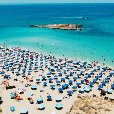Seatracks και αμφίβια τροχοκαθίσματα για άτομα με αναπηρία σε οκτώ παραλίες του Δήμου Παραλιμνίου-Δερύνειας