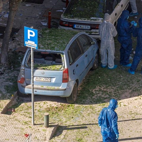 Η πορεία της βόμβας μέχρι να σκάσει στα χέρια της 38χρονης, τα σενάρια και οι ομοιότητες με το παρελθόν