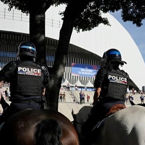 Συναγερμός στο Παρίσι-Αποκλείστηκε το Stade De France λόγω απειλής για βόμβα