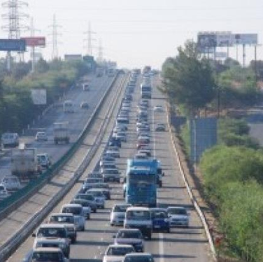Εκμεταλλεύτηκαν τις ψηλές θερμοκρασίας και βγήκαν στις παραλίες οι Κύπριοι-Αυξημένη κίνηση στους δρόμους
