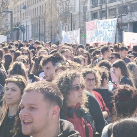 Πλήθος κόσμου στη μαθητική συγκέντρωση στην Ελλάδα για τα Τέμπη-Νέο συλλαλητήριο το απόγευμα