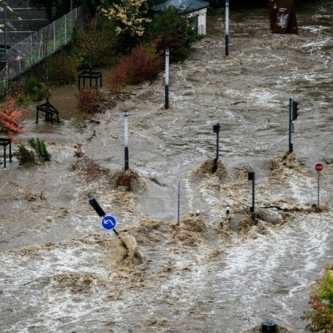 Σε κόκκινο συναγερμό για πλημμύρες έθεσαν οι αρχές έξι διαμερίσματα της Γαλλίας