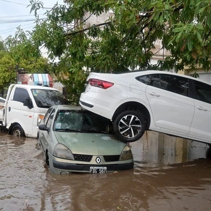 Τουλάχιστον 13 νεκροί μετά τις καταρρακτώδεις βροχές που έπληξαν την Μπαΐα Μπλάνκα