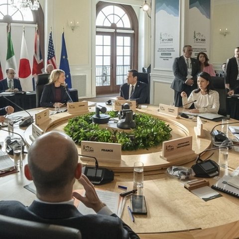 Ενωμένη η G7 απειλεί τη Ρωσία με κυρώσεις εάν δεν αποδεχθεί την εκεχειρία