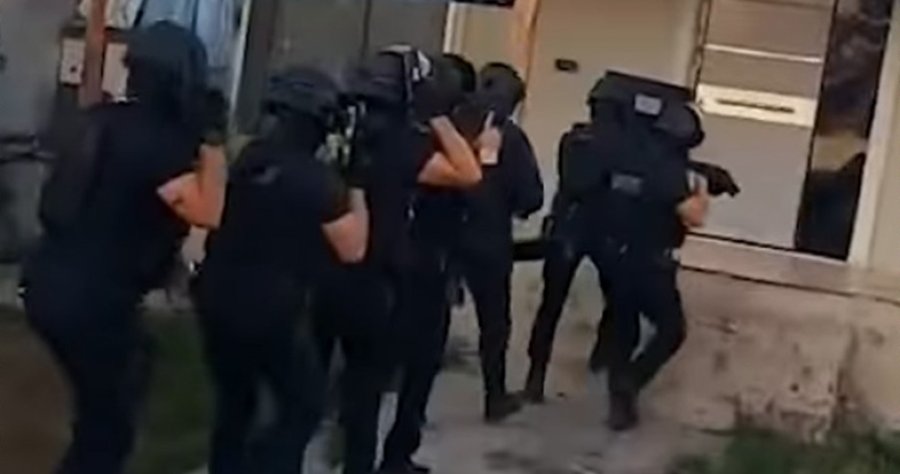 ΒΙΝΤΕΟ: Μεγάλη αστυνομική επιχείρηση σε οικισμό του Ασπροπύργου-Συνελήφθησαν έντεκα πρόσωπα
