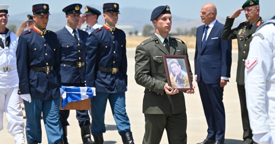 Δένδιας στην τελετή επαναπατρισμού λειψάνων οπλιτών από την Κύπρο: Η Ελλάδα σήμερα εκπληρώνει ένα ιστορικό χρέος Δένδιας στην τελετή επαναπατρισμού λειψάνων οπλιτών από την Κύπρο: Η Ελλάδα σήμερα εκπληρώνει ένα ιστορικό χρέος