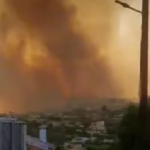 Συγκλονιστικό βίντεο από τη στιγμή που ηχούν οι καμπάνες για εκκένωση της Λόφου
