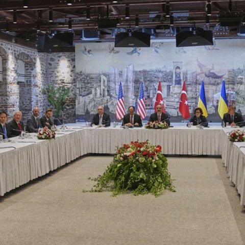 Σε εξέλιξη οι συνομιλίες Ουκρανών-Ρώσων στην Κωνσταντινούπολη εν μέσω ύβρεων και αμοιβαίας καχυποψίας