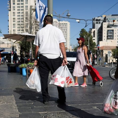 Ηρεμία στο Ισραήλ παρά την αναμονή για αντίποινα από το Ιράν-Πώς αξιολογούν την επίθεση οι πολίτες