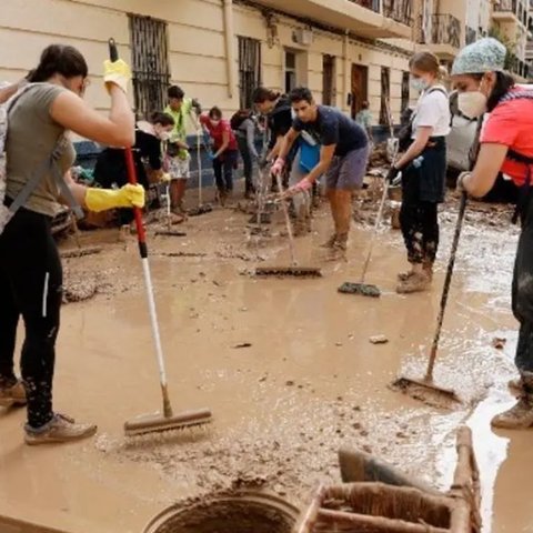 Οι κάτοικοι της Βαλένθια κλήθηκαν να επιστρέψουν στα σπίτια τους