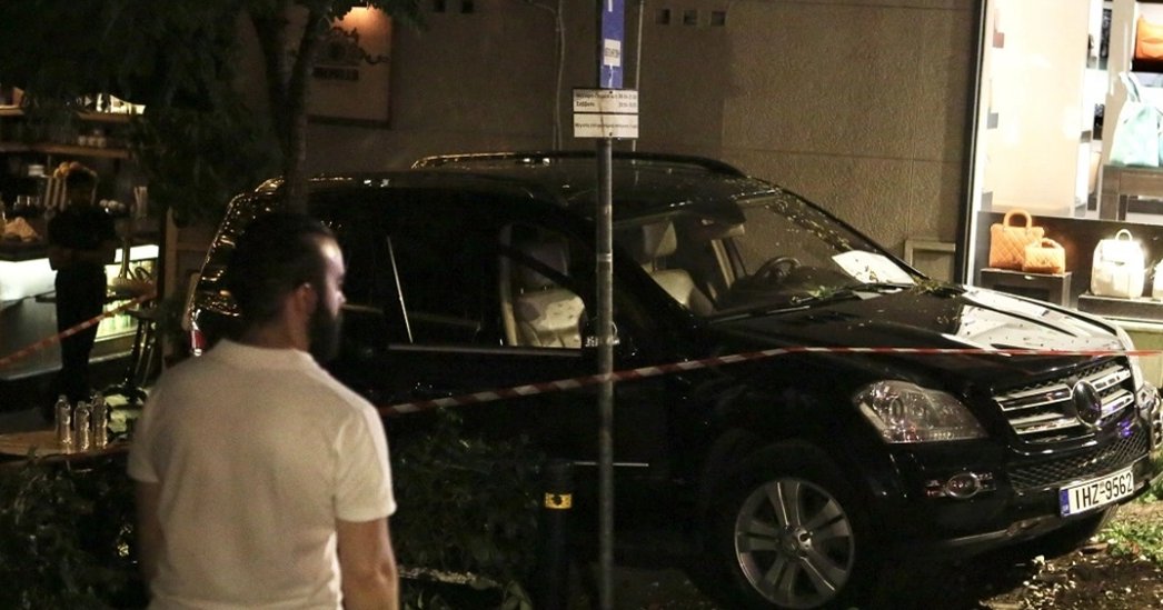 ΒΙΝΤΕΟ: Αυτοκίνητο έπεσε σε πεζούς έξω από εστιατόριο στο Κολωνάκι–Πάνω από δέκα τραυματίες, ένα σοβαρά