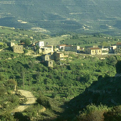 Ανακοίνωσε έργα στα Μαντριά η Έπαρχος Πάφου