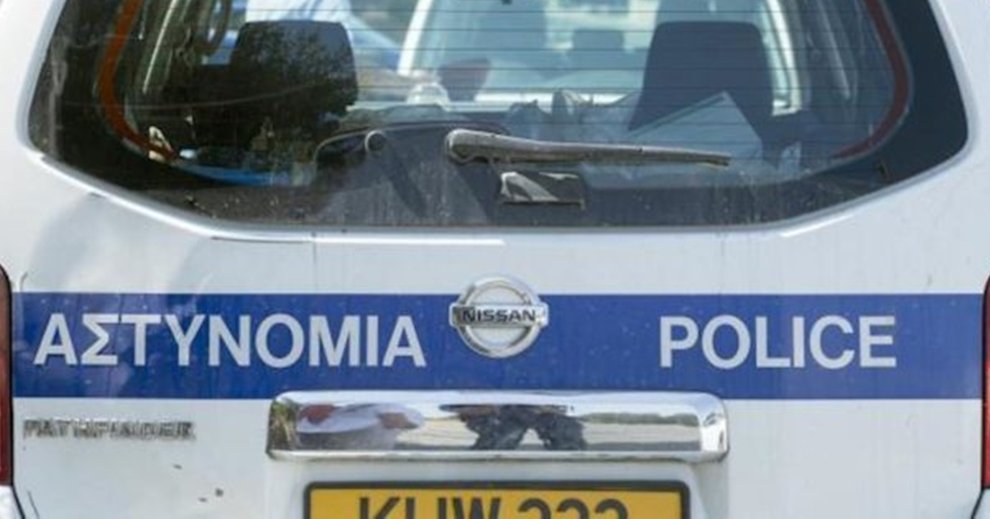Πήγαν στην οικία του για έρευνα για ναρκωτικά και εντόπισαν 188 μπιτόνια με πετρέλαιο