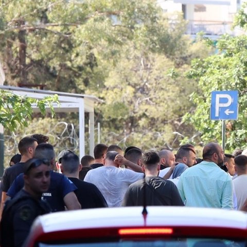 Ελεύθεροι υπό όρους οι 25 από τους 74 για τους πυροβολισμούς έξω από το γήπεδο του Παναθηναϊκού