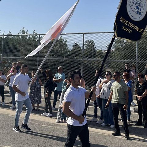 Με λαμπρότητα πραγματοποιήθηκε η μαθητική παρέλαση στην Περιστερώνα (Vid&pics)