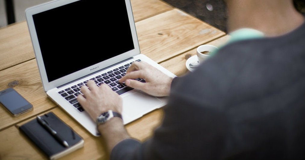 Κάλεσμα ΠΕΟ στον υπουργό Εργασίας να γνωστοποιήσει το ποσό εργοδοτών προς εργαζόμενους με τηλεργασία