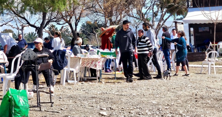 Έκοψαν «την μούττη της Σαρακοστής» σε αγρούς και παραλίες τις Πάφου