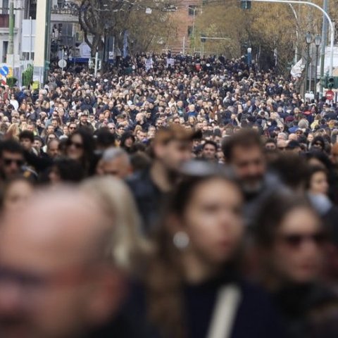 Συγκλονίζουν για τα επεισόδια γονείς των θυμάτων στα Τέμπη-«Πήγαμε να δώσουμε οξυγόνο, μας έκαψαν τα πνευμόνια»