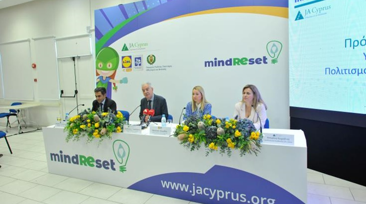740e7051-ef9a-442f-8218-e06c6e632ede.jpg