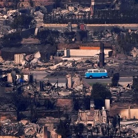 ΒΙΝΤΕΟ: Αποκαρδιωτικές εικόνες από το καμένο Λος Άντζελες-Χιλιάδες κατοικίες έχουν γίνει στάχτη