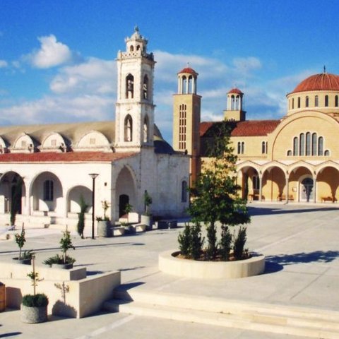 Στη δημιουργία Κεντρικής Πλατείας και ανάπλαση του πυρήνα προχωρεί ο Δήμος Παραλιμνίου-Δερύνειας
