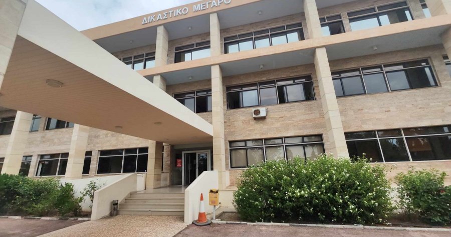 Έκλεψε όχημα, καταδιώχθηκε και προσέκρουσε σε δέντρο στη Λάρνακα-Τέθηκε υπό κράτηση 25χρονος Έκλεψε όχημα, καταδιώχθηκε και προσέκρουσε σε δέντρο στη Λάρνακα-Τέθηκε υπό κράτηση 25χρονος