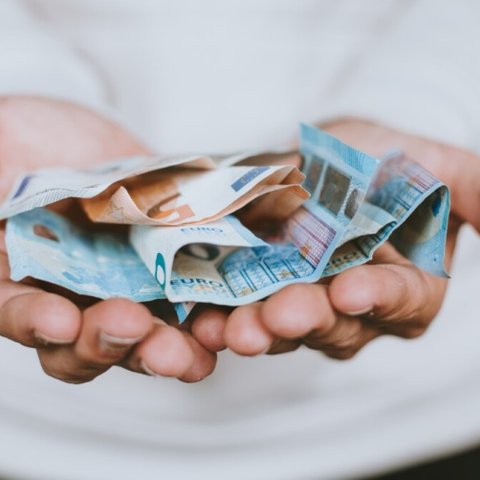 Πίσω από τα κάγκελα για τέσσερις μέρες ο 47χρονος για το κύκλωμα ψεύτικων εράνων-Συνελήφθη δεύτερο πρόσωπο