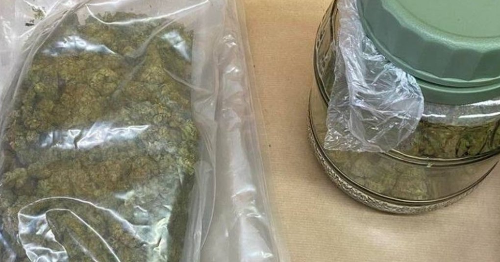 Χειροπέδες σε 40χρονο που εντοπίστηκαν στην οικία του ναρκωτικά (pic) Χειροπέδες σε 40χρονο που εντοπίστηκαν στην οικία του ναρκωτικά (pic)