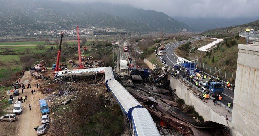 Οι καταθέσεις των χειριστών εκσκαφέων για το μπάζωμα στα Τέμπη