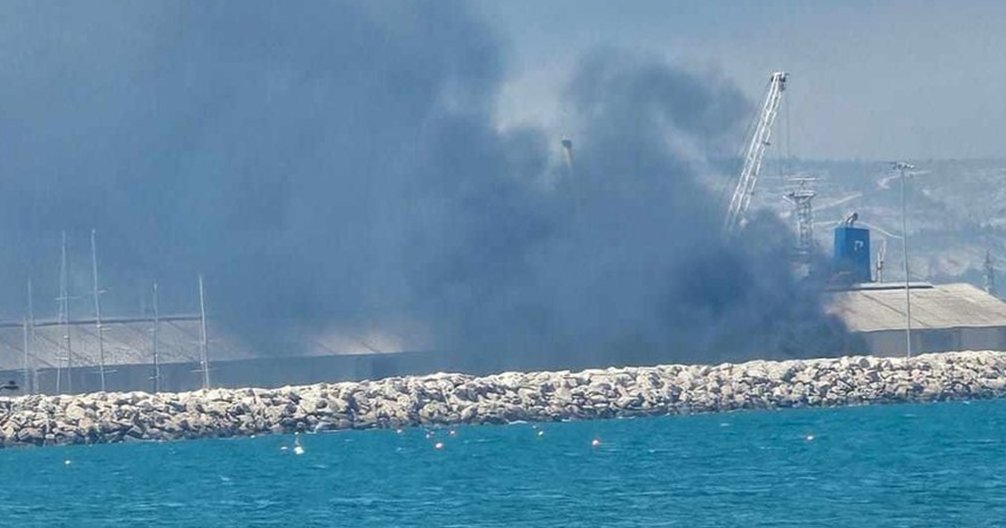Δεν υπάρχουν ενδείξεις για εγκληματική ενέργεια πίσω από τη φωτιά στο σκάφος στη μαρίνα Λάρνακας