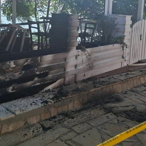 Στόχος εμπρηστών γνωστό beach bar στον Πρωταρά (pics)