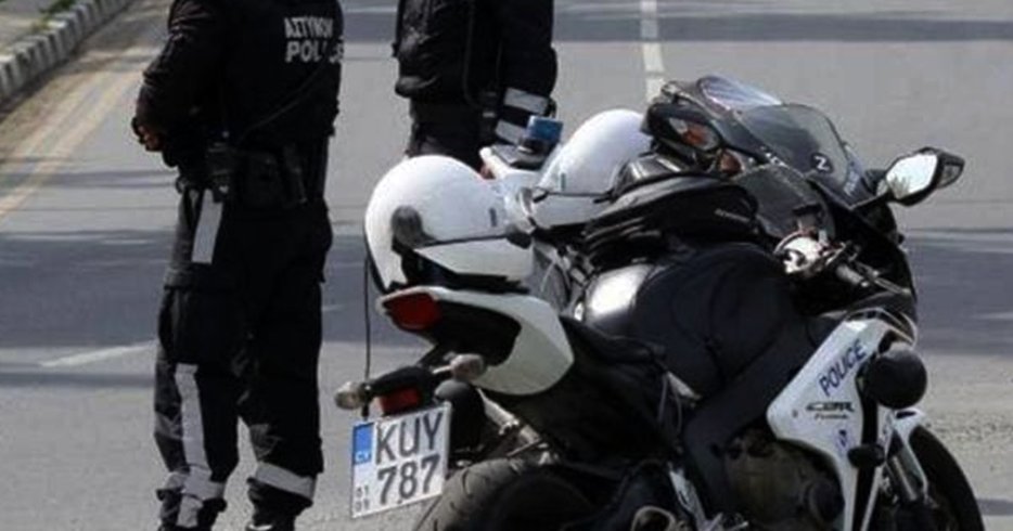 Χειροπέδες σε δύο 16χρονους που επέβαιναν σε κλοπιμαία μοτοσικλέτα μετά από καταδίωξη